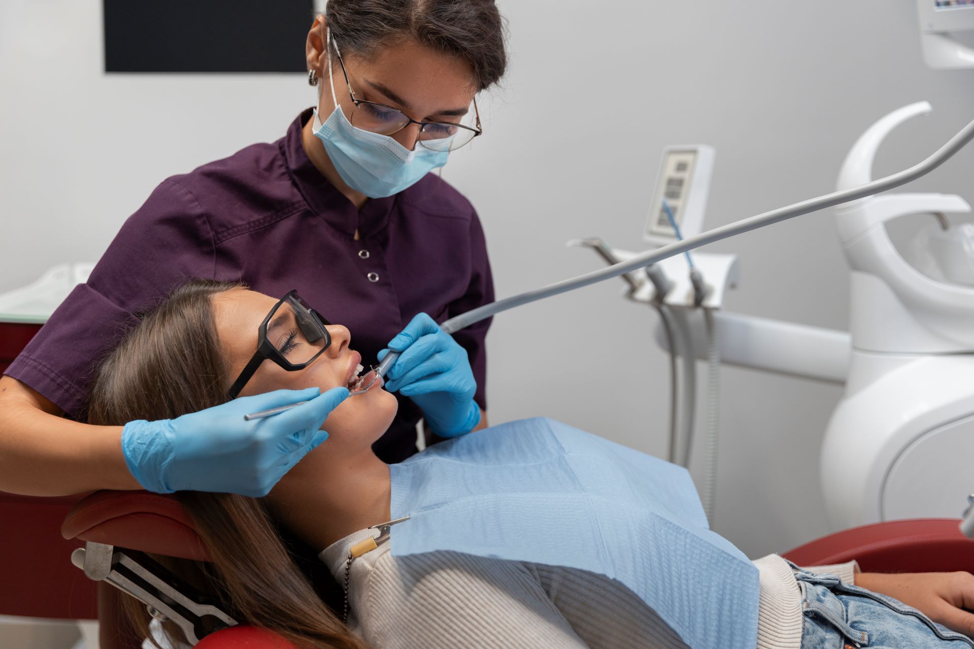 Root canal treatment explained to a Lisgar patient at Eglinton Oak Dental Mississauga