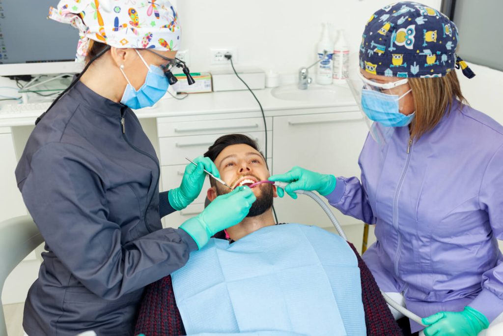 Urdu-speaking dentist in Mississauga at Eglinton Oak Dental